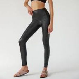 Wilfred Free Daria pant size small Black
